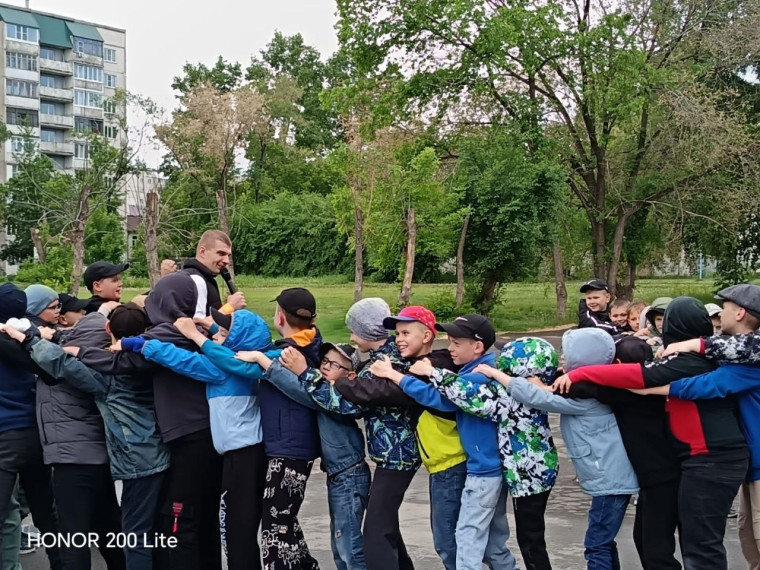 Сегодня в нашей школе состоялось торжественное открытие летнего оздоровительного лагеря дневного пребывания "Чайка"!.