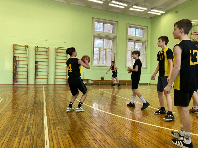 Городские соревнования по баскетболу, средней возрастной группы, среди учащихся МБОО г.Барнаула.